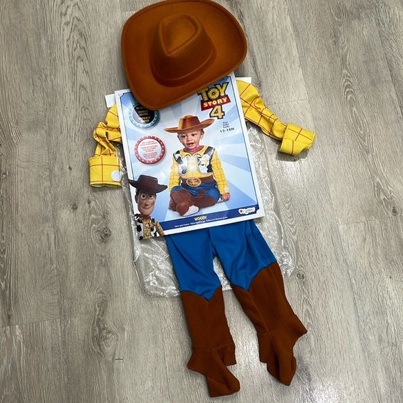 Toy Story Woody 12-18 Months Snap closure with Hat Like New - Picture 1 of 4